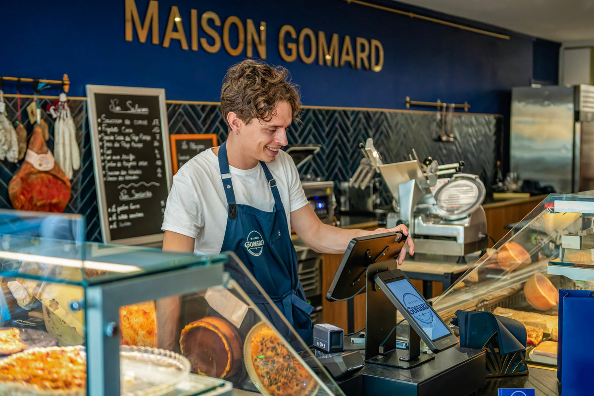 Théo Baumard dans la boutique Maison Gomard à Tours